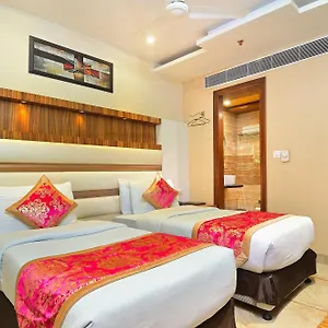 Hari Piorko Grand - 2 Min From New Railway Station Отель