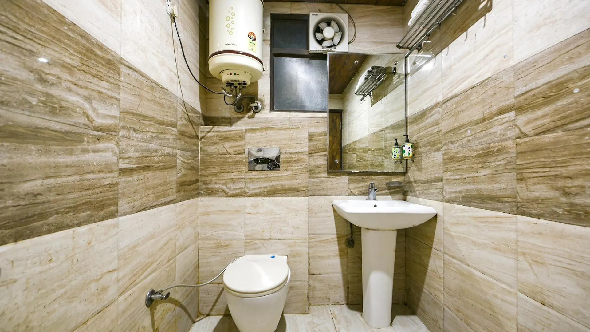 Fabhotel Baba Residency Near New Delhi Railway Station