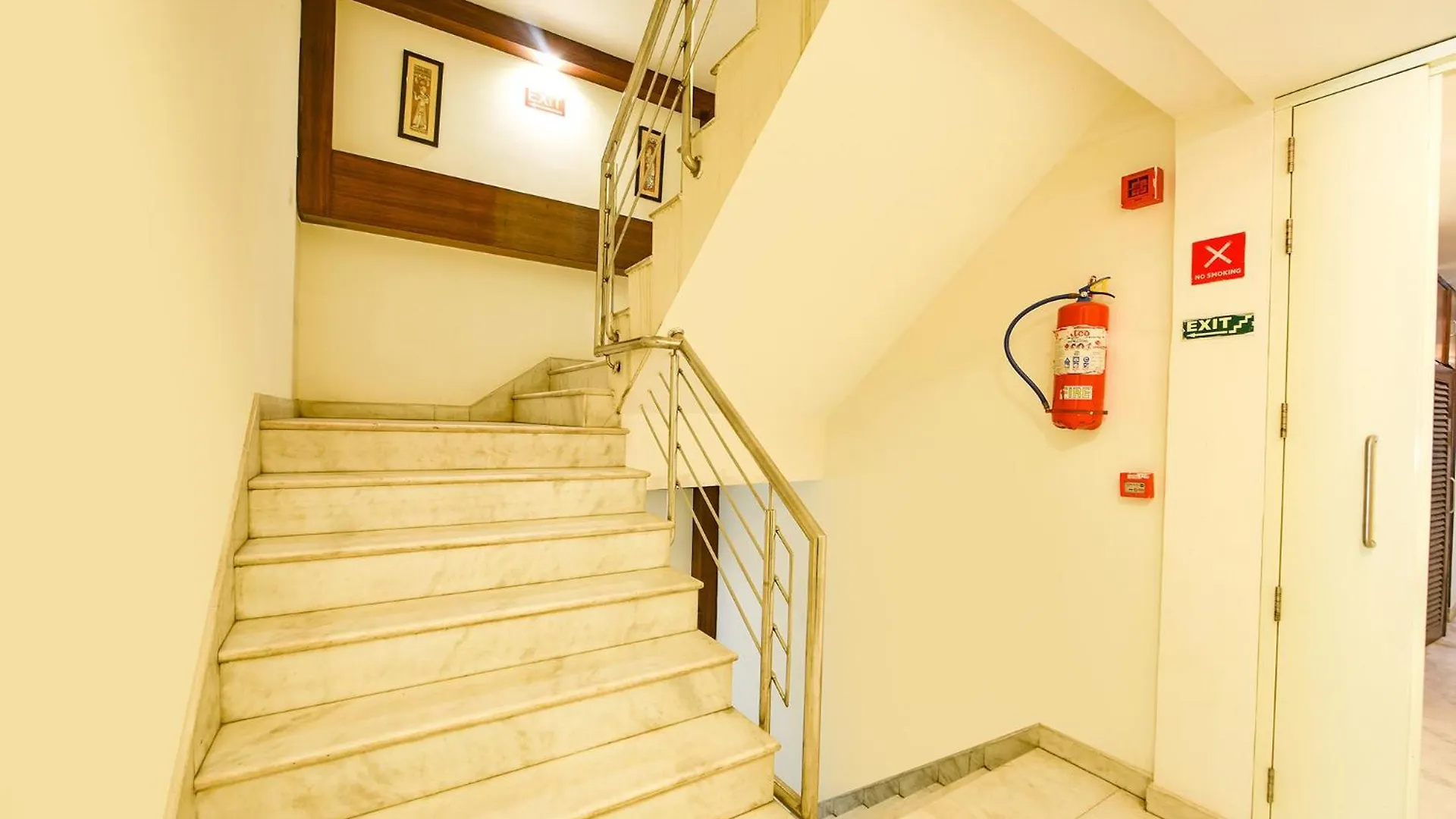 Fabhotel Baba Residency Near New Delhi Railway Station